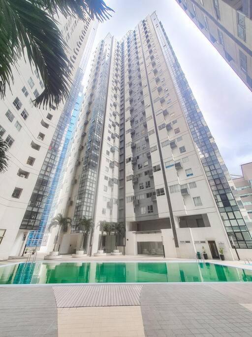 Bgc Taguig Cozy 2 Bedroom Loft, With Stunning Bgc Skyline View! Manila Eksteriør billede